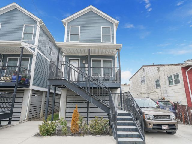  3 BR,  2.00 BTH &nbsp;Other style home in Arverne