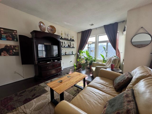  5 BR,  2.50 BTH &nbsp;Contemporary style home in Arverne