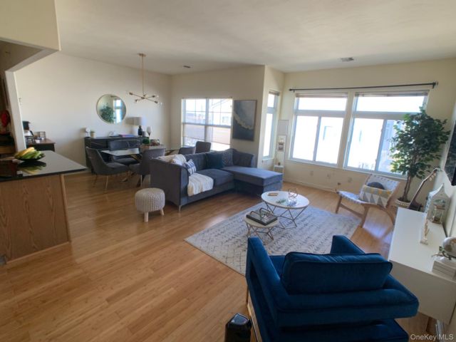 2 BR, 1.00 BTH Contemporary style home in Arverne